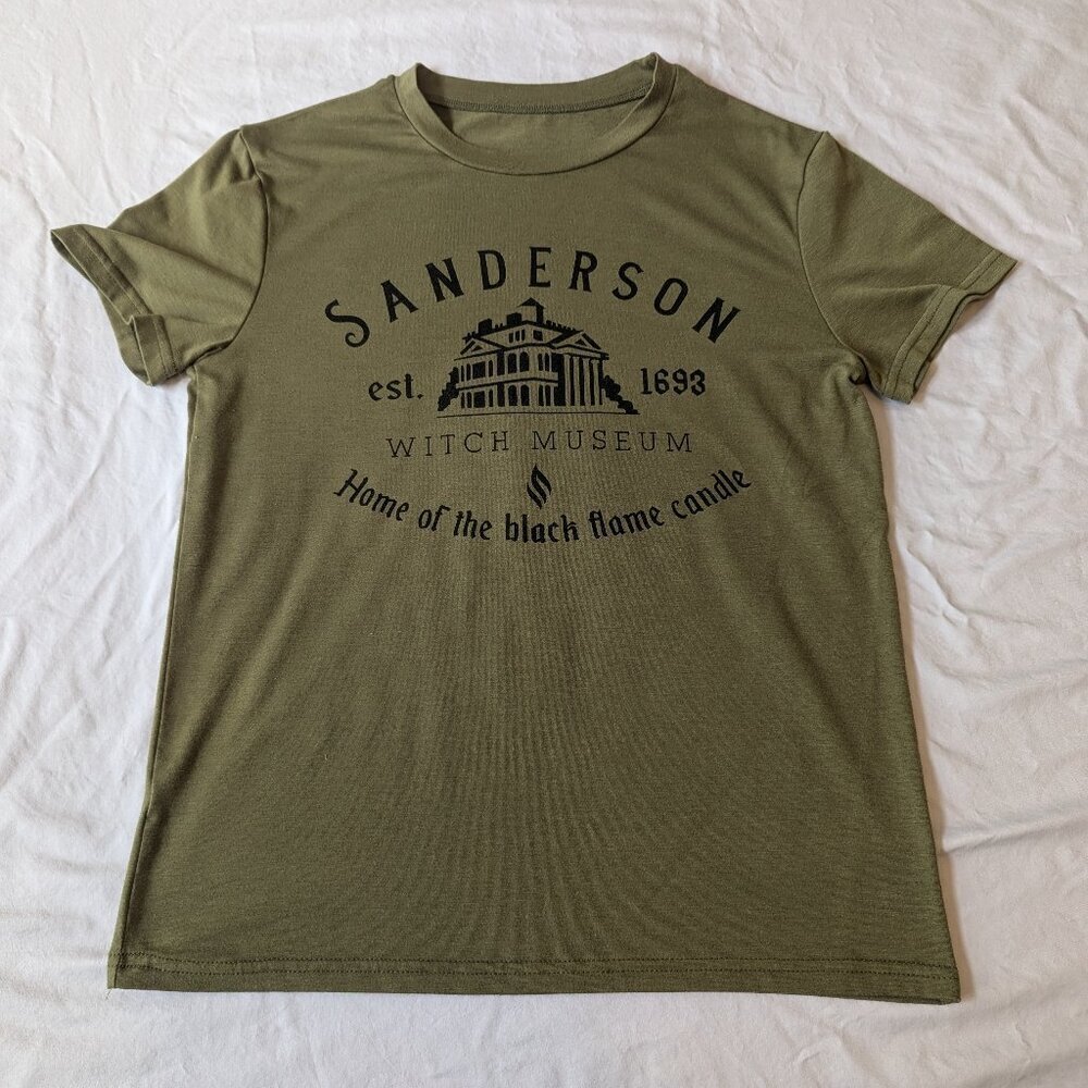 Sanderson Witch Museum shirt olive green and black Halloween EUC Hocus Pocus